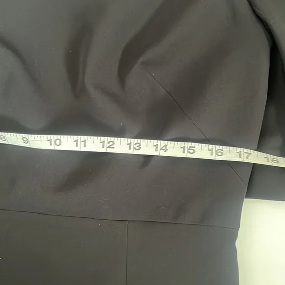 Vince Camuto sleeveless open back crepe drama ruffle black gown size 14 - Picture 7 of 10